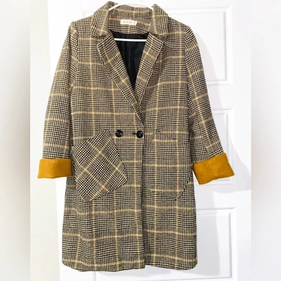 Beautiful Plaid Coat - Picture 1 of 11